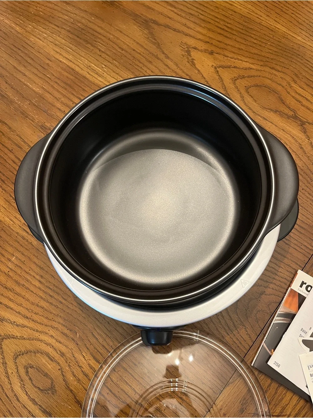 Pampered Chef 4 quart Rockcrok Dutch‎ Oven and Slow Cooker Stand, new